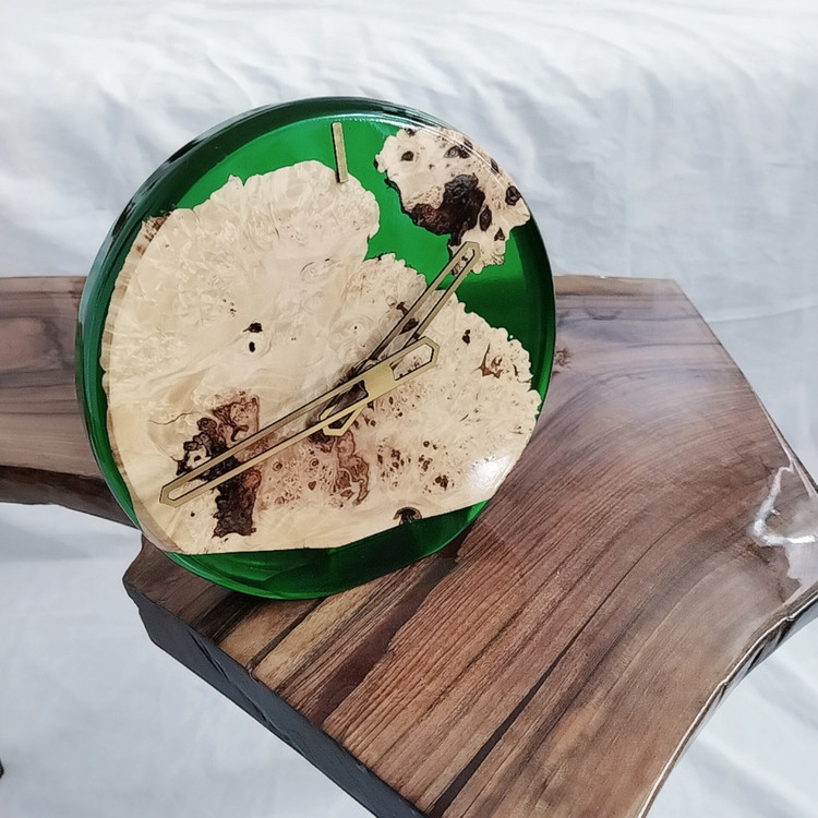 ساعت رومیزی قطر ۲۰ سانت چوب و رزین سبز